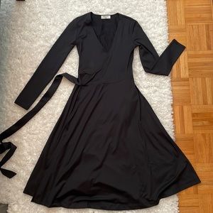 Aritzia Babaton classy and comfortable wrap midi dress, size XXS